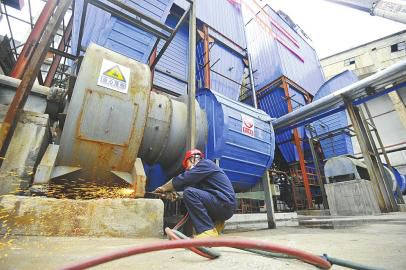 4月4日上午，济南热力正式启动东新热电厂小型星空网（中国）拆除作业。