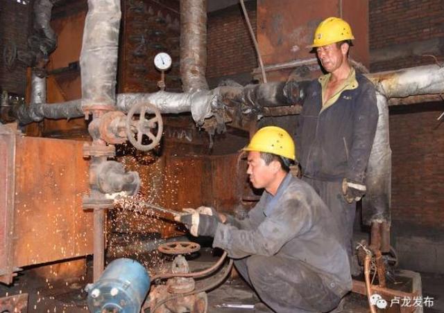 卢龙县开展拆除燃煤星空网(中国)集中行动